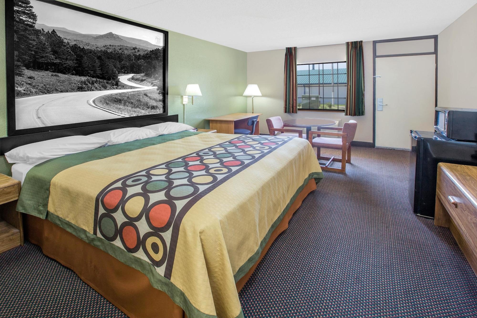 Super 8 By Wyndham Clarksville Ar Buitenkant foto