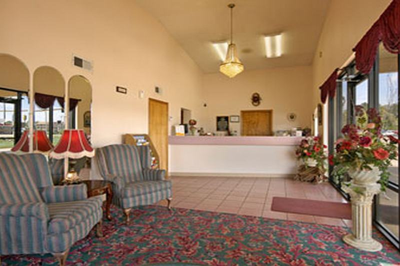 Super 8 By Wyndham Clarksville Ar Interieur foto