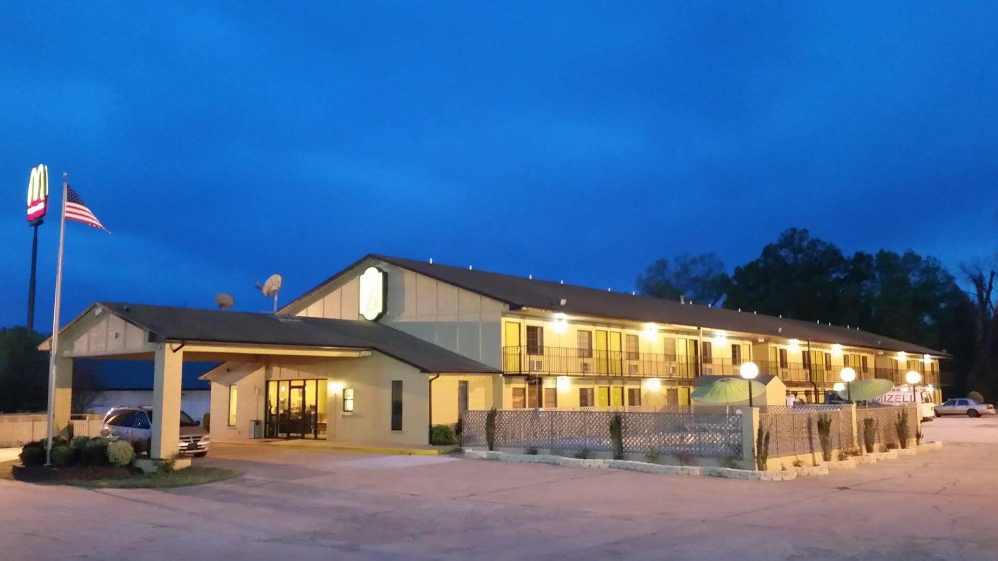 Super 8 By Wyndham Clarksville Ar Buitenkant foto